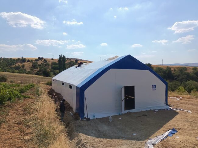 Kırıkkale’de kurduğumuz 8×20 m hayvan çadırı Kırıkkale’de kurduğumuz 8x20 m hayvan çadırı