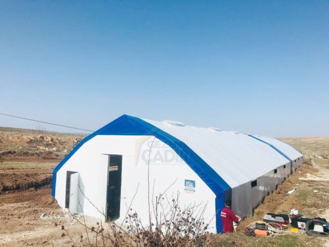 Sivas’ta kurduğumuz 10×50 m hayvan çadırı Sivas’ta kurduğumuz 10x50 m hayvan çadırı