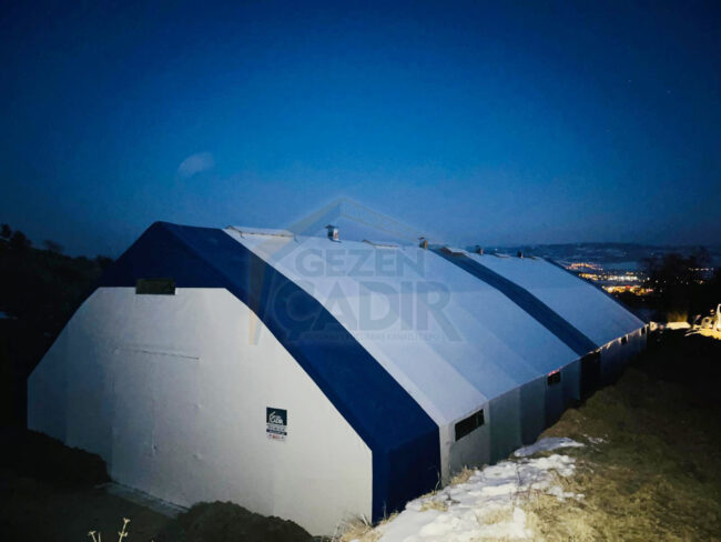Tokat’ta kurduğumuz 12×30 m hayvan çadırı Tokat'ta kurduğumuz 12x30 m hayvan çadırı